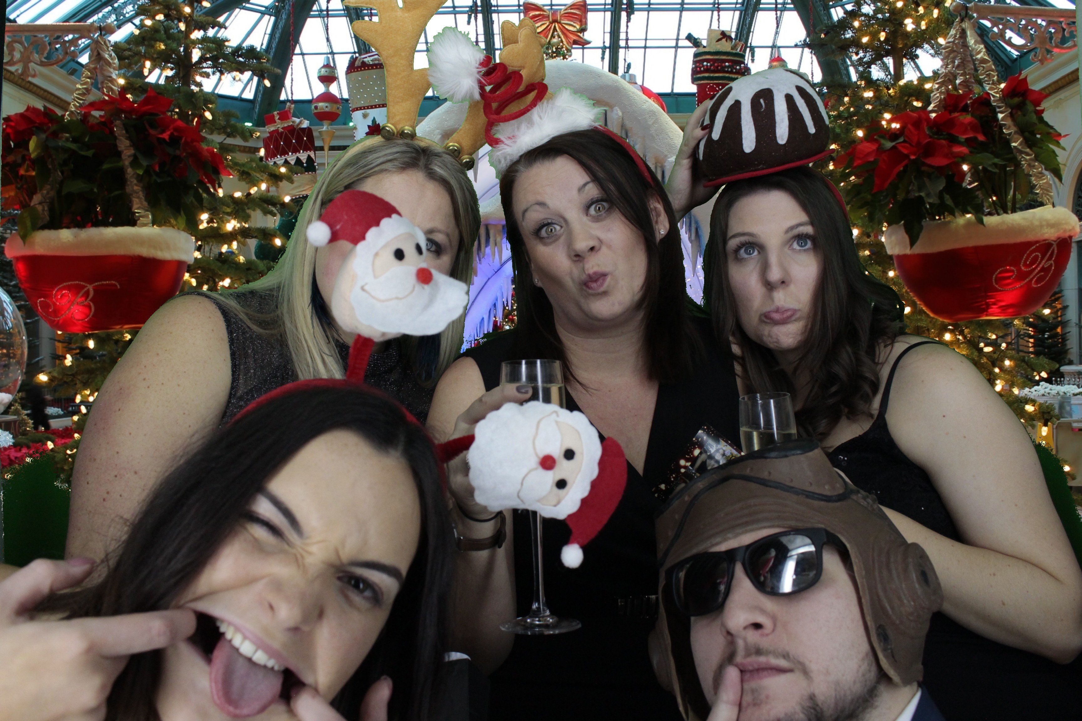 Kuoni Travel Christmas Party | View more photos from the event at gallery.myphotoboothexperience.co.uk/u/MyPhotoBoothExperienceLtd/Kuoni-Travel-Christmas-Party
